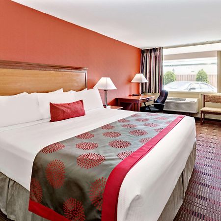 Ramada By Wyndham Baltimore West Ngoại thất bức ảnh