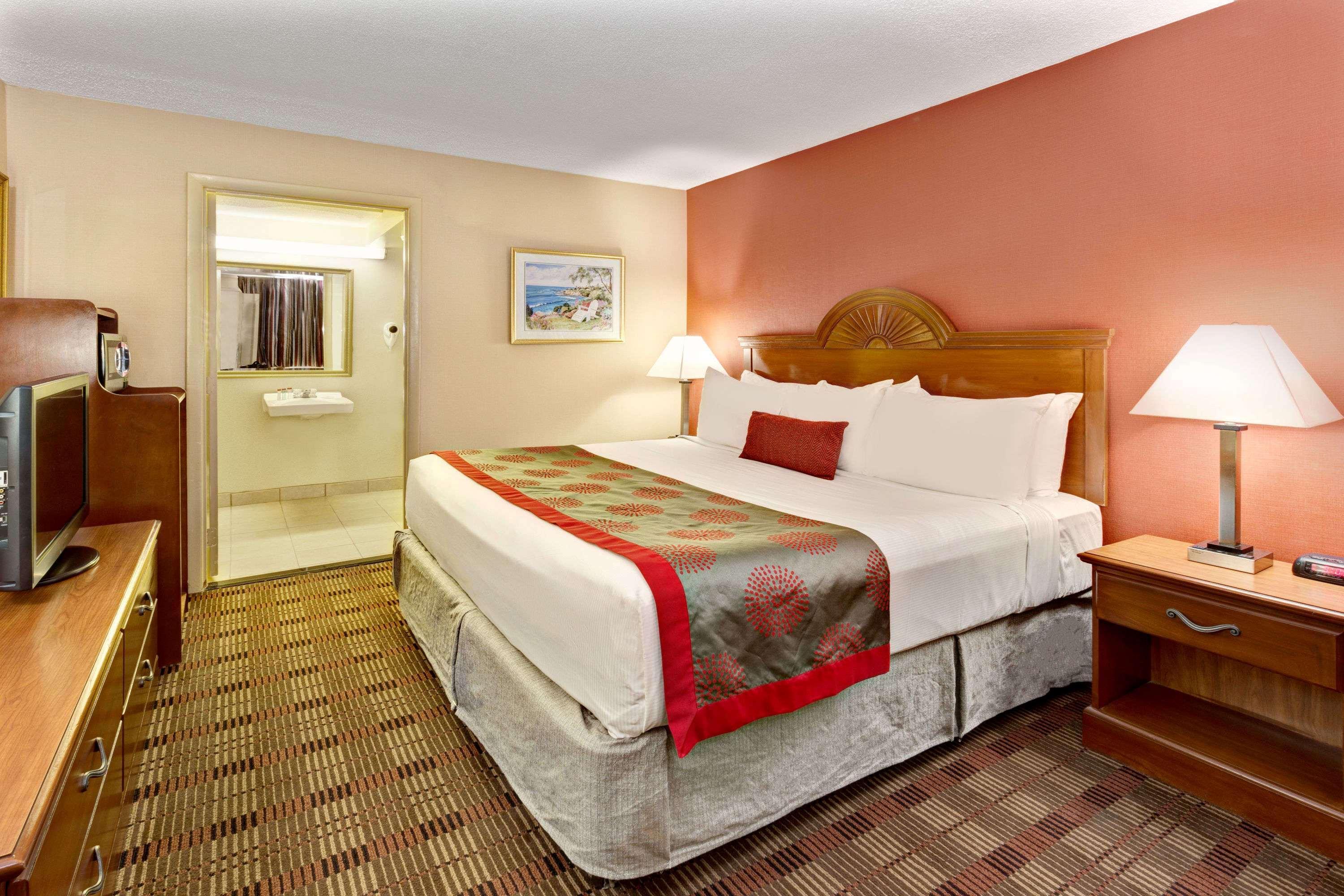 Ramada By Wyndham Baltimore West Ngoại thất bức ảnh