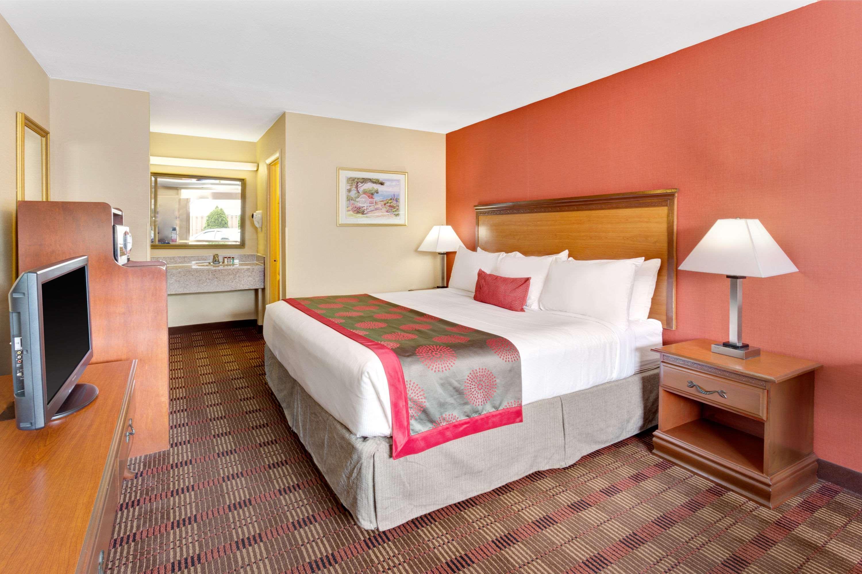Ramada By Wyndham Baltimore West Ngoại thất bức ảnh