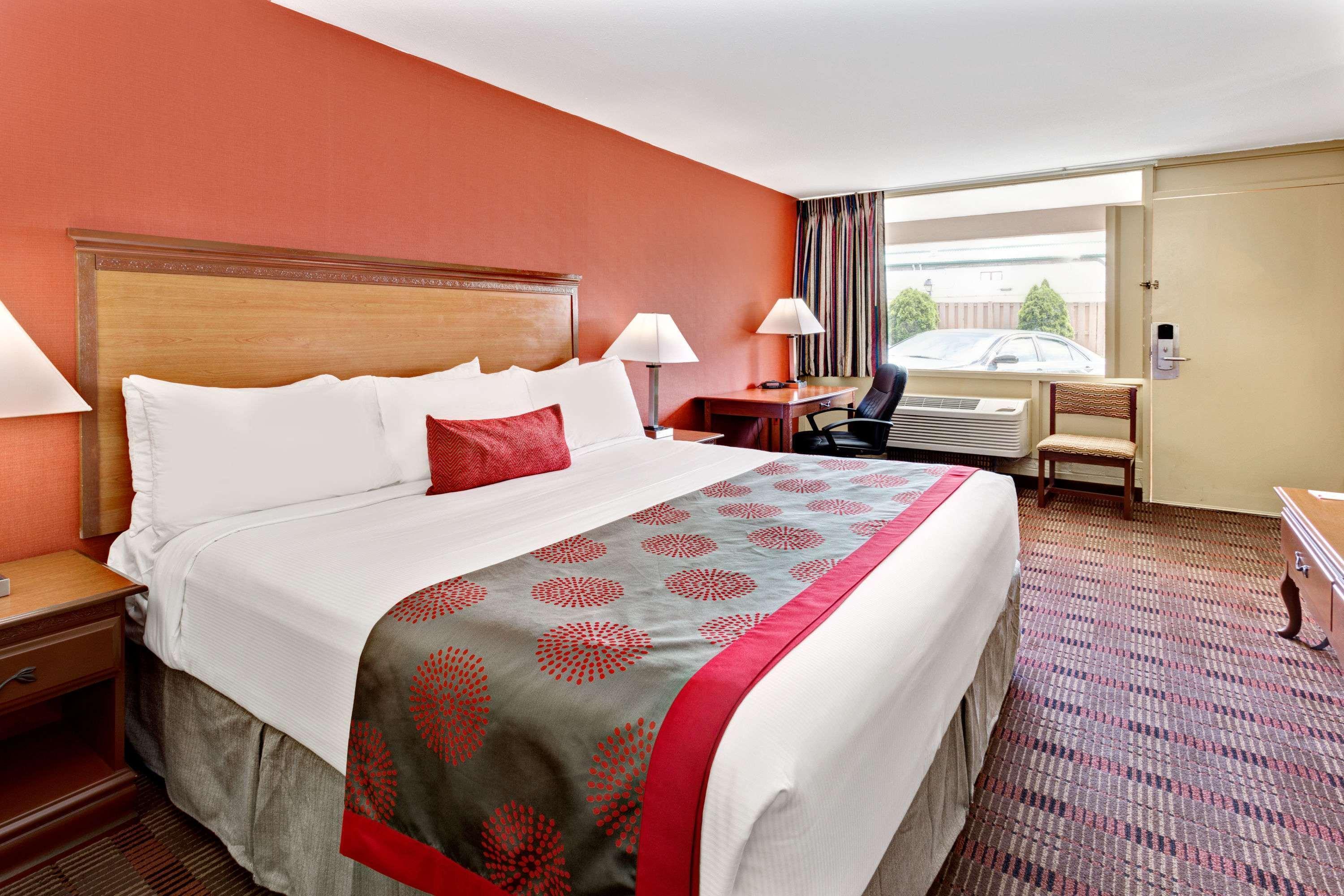 Ramada By Wyndham Baltimore West Ngoại thất bức ảnh