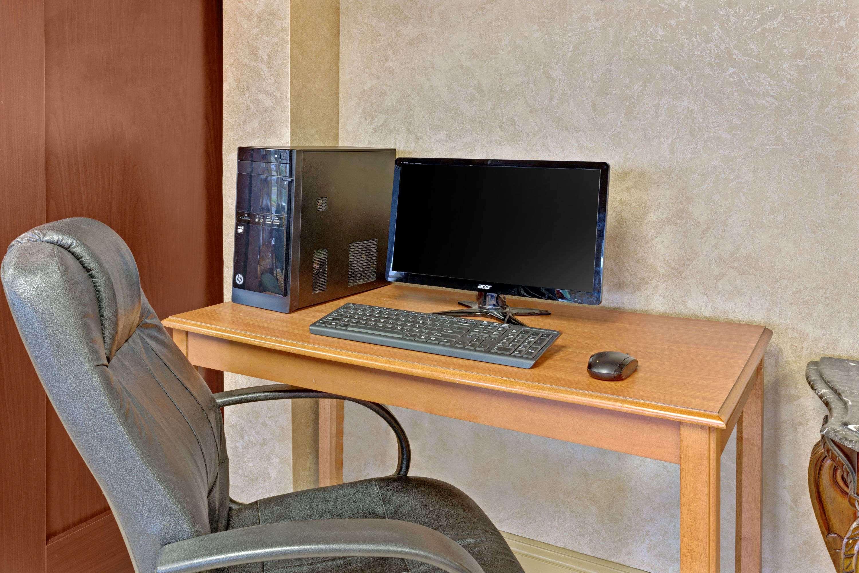 Ramada By Wyndham Baltimore West Ngoại thất bức ảnh