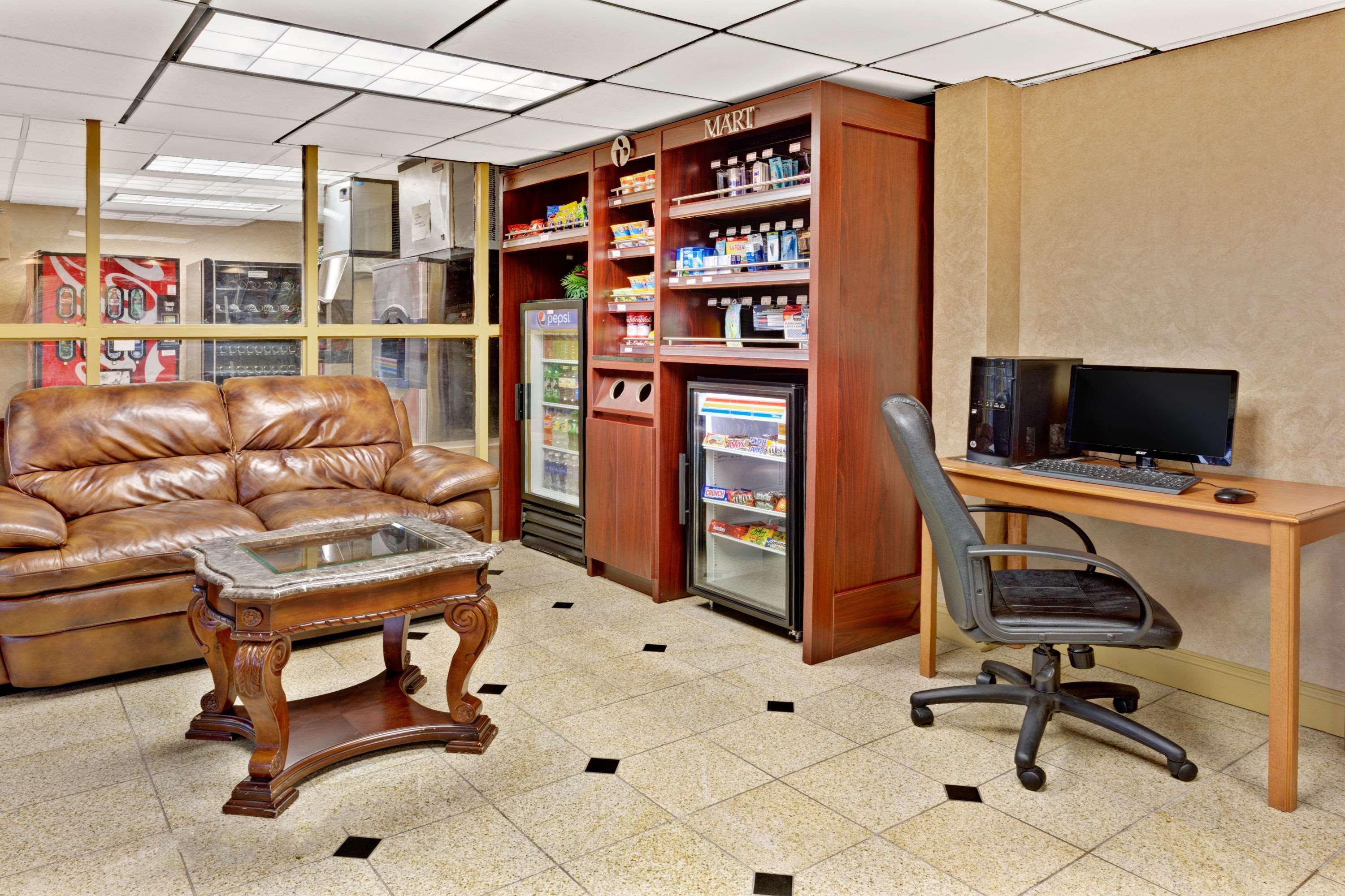 Ramada By Wyndham Baltimore West Ngoại thất bức ảnh
