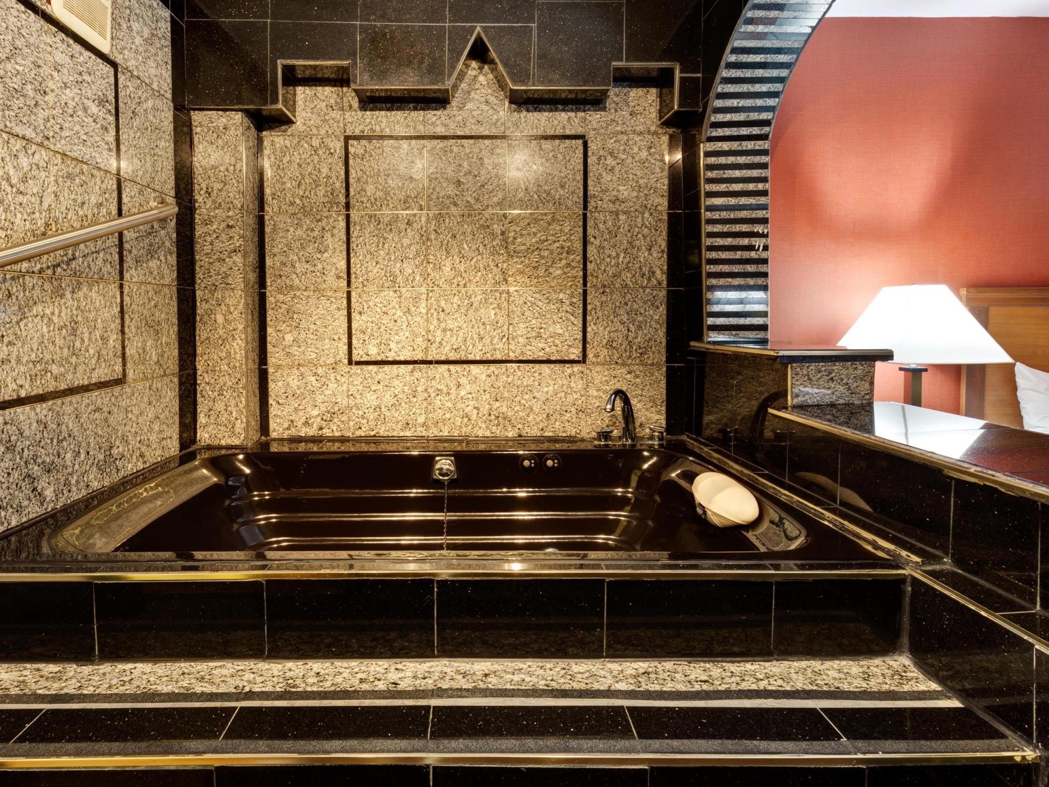Ramada By Wyndham Baltimore West Ngoại thất bức ảnh