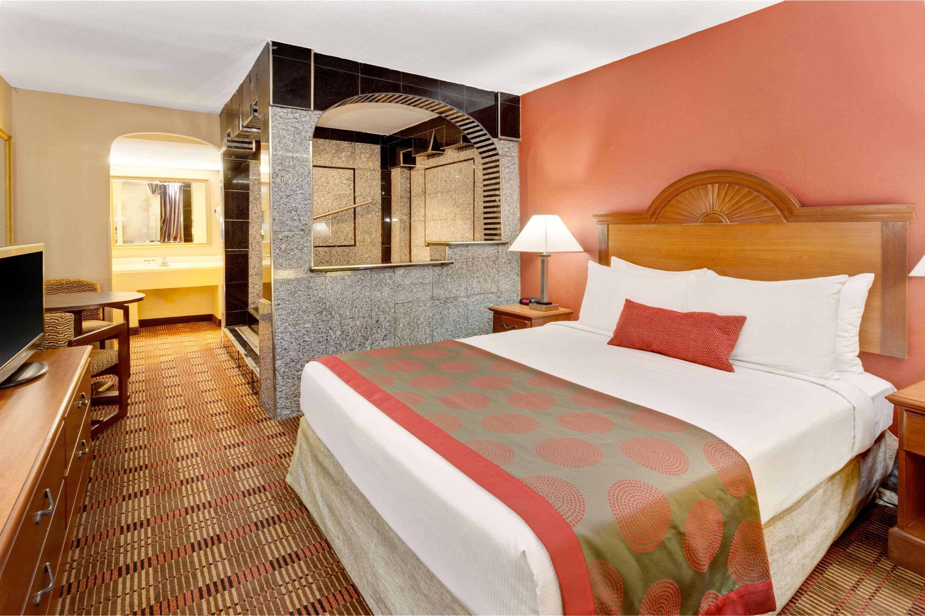 Ramada By Wyndham Baltimore West Ngoại thất bức ảnh