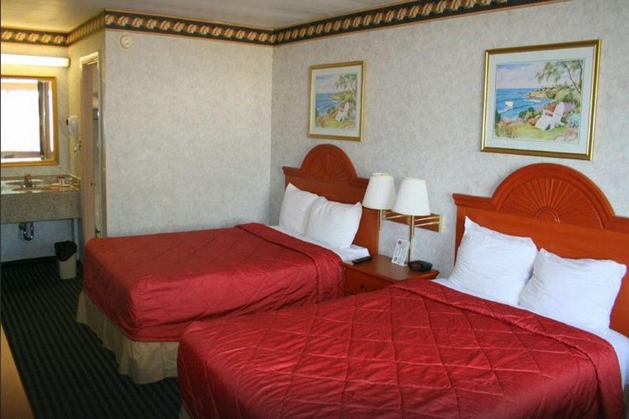 Ramada By Wyndham Baltimore West Ngoại thất bức ảnh
